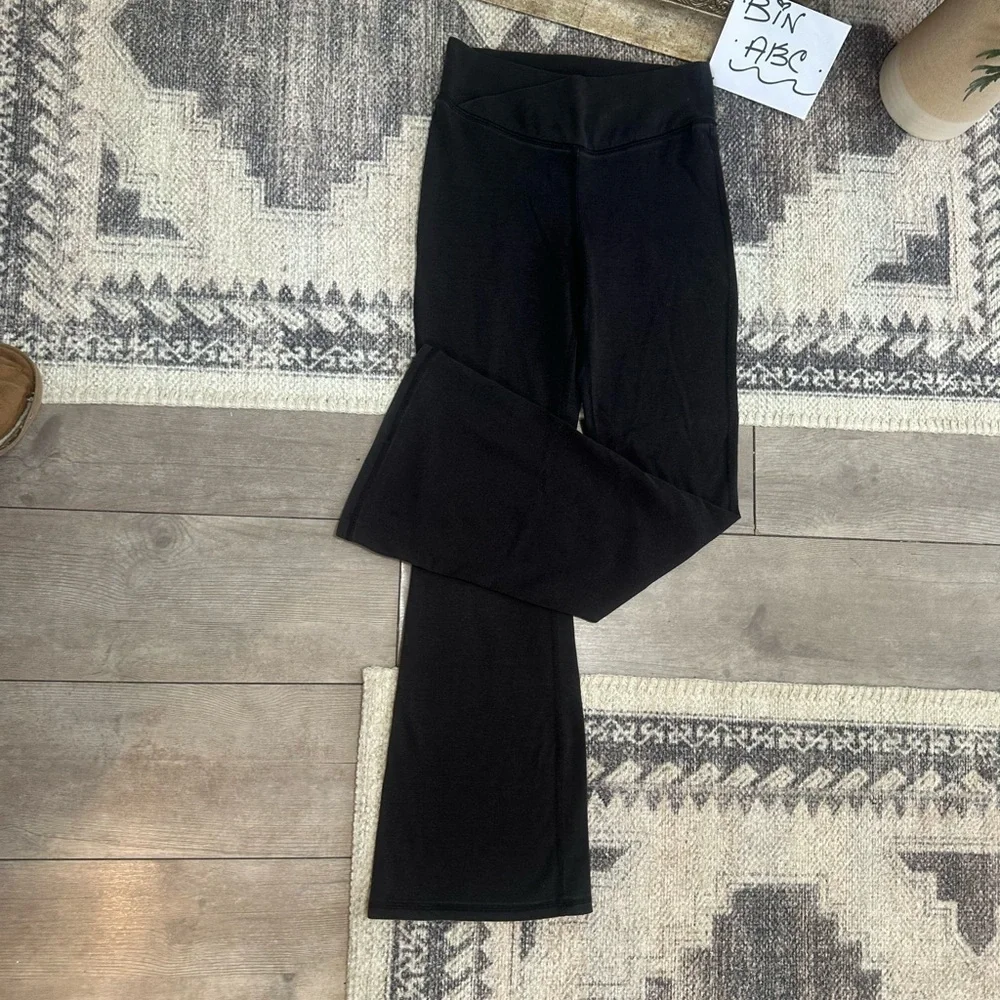 Old Navy Active Girls Black High Rise Flare Pants Size large Go Dry High Rise